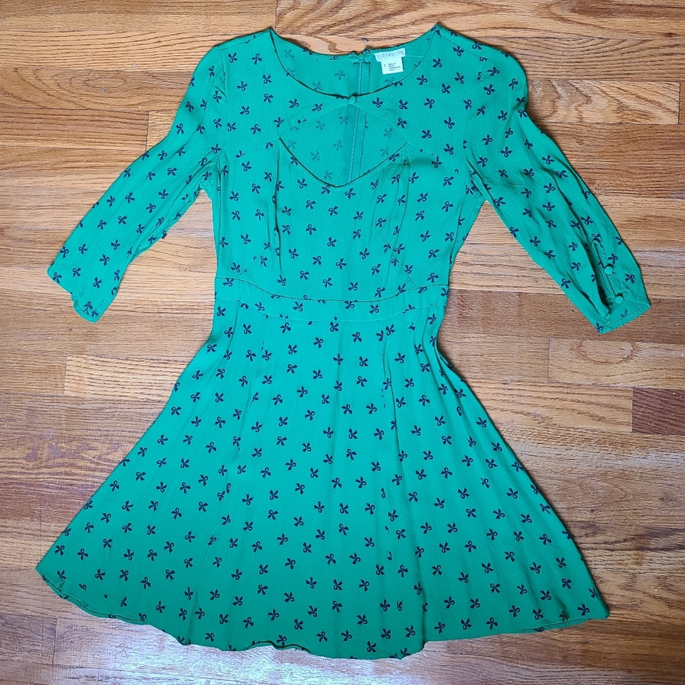 Fit-and-flare print dress with Keyhole Cutout